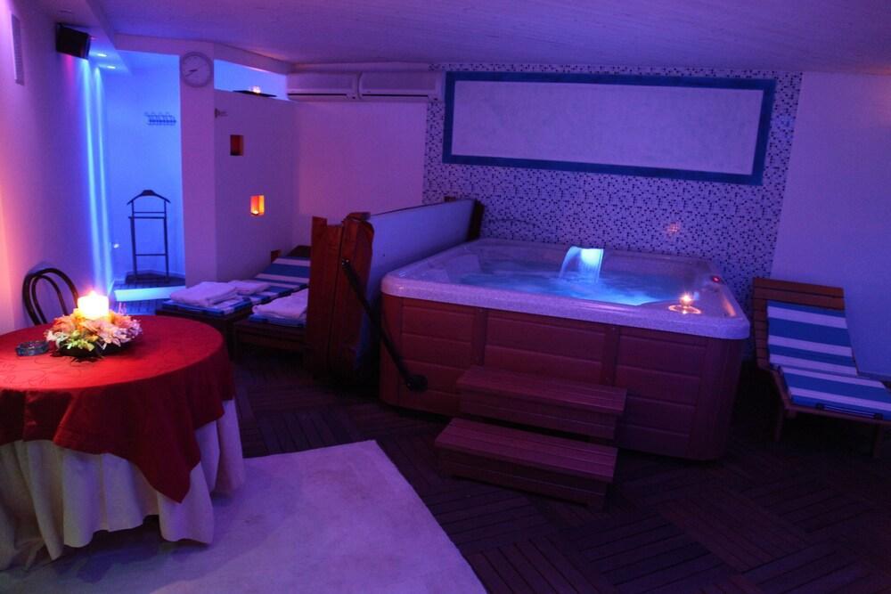Sirena Boutique Hotel Габиче Маре Екстериор снимка